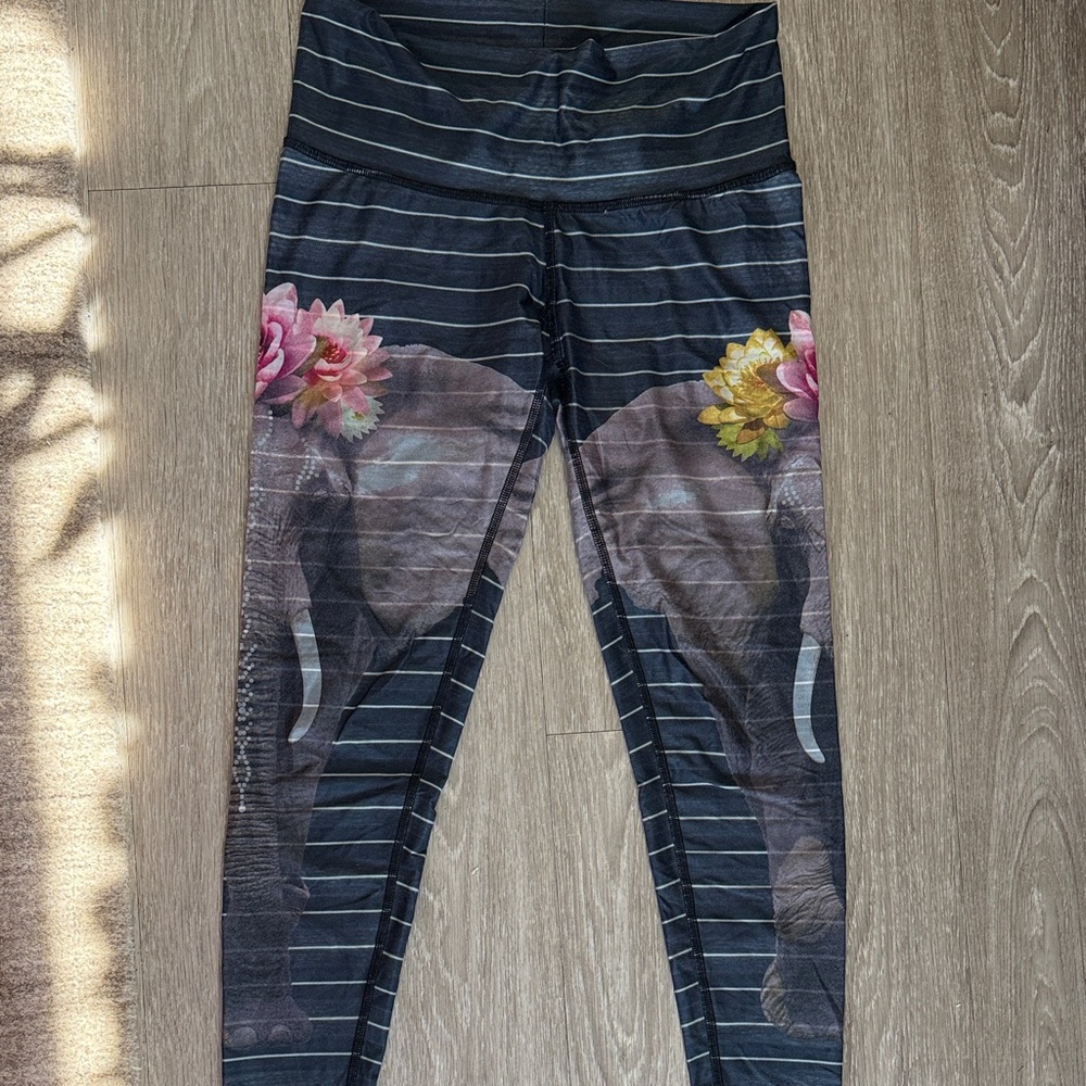 Teeki navy/gray and White Striped Leggings